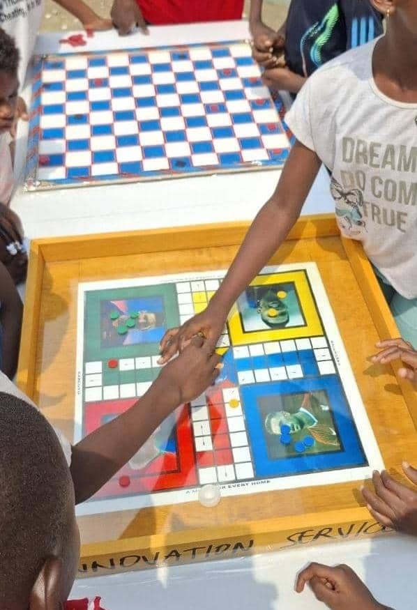 Grand damier 60x60cm= *10 000 frs*  et Grand ludo 60x60= *18 000 frs*