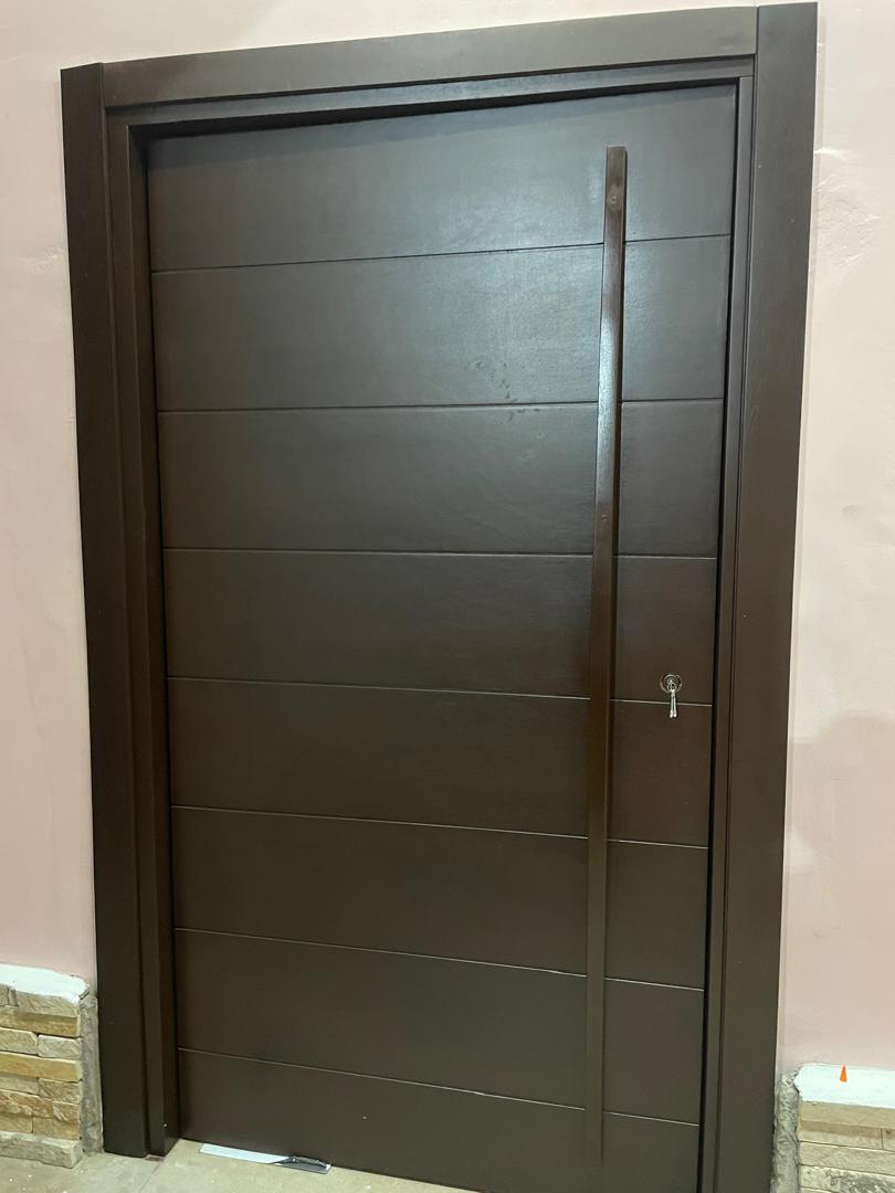 Porte centrale blindée pivotante 