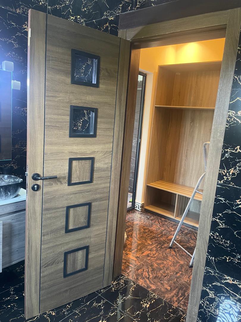 Porte isoplanne avec oculus 