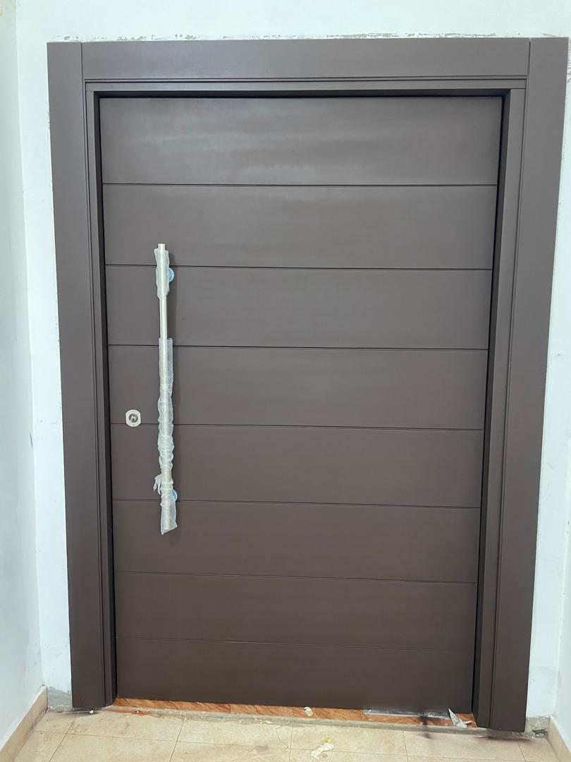 Porte centrale blindée pivotante 