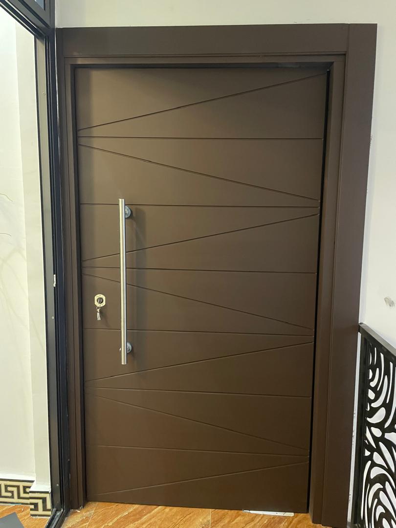 Porte centrale blindée pivotante 