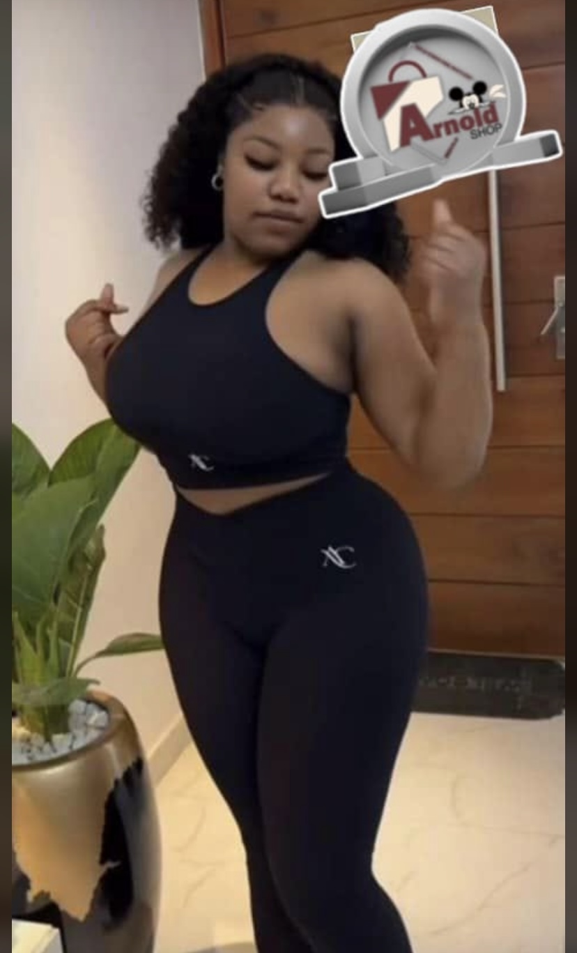 Vêtements pour femmes et jeunes filles 