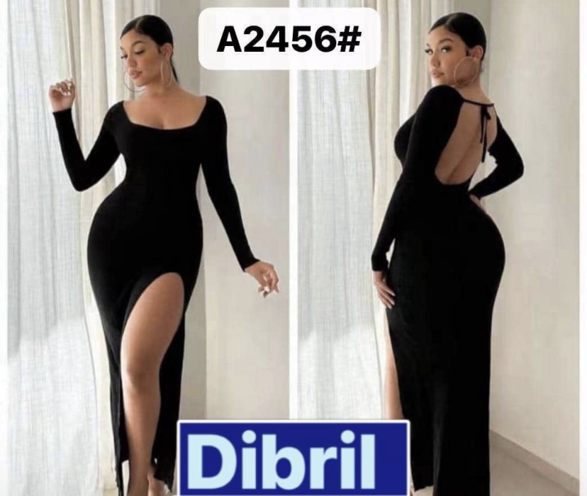 Robe dos nu avec fente sur le côté 