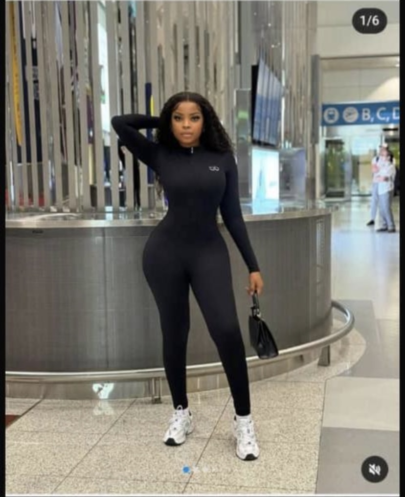 Vêtements pour femmes et jeunes filles 